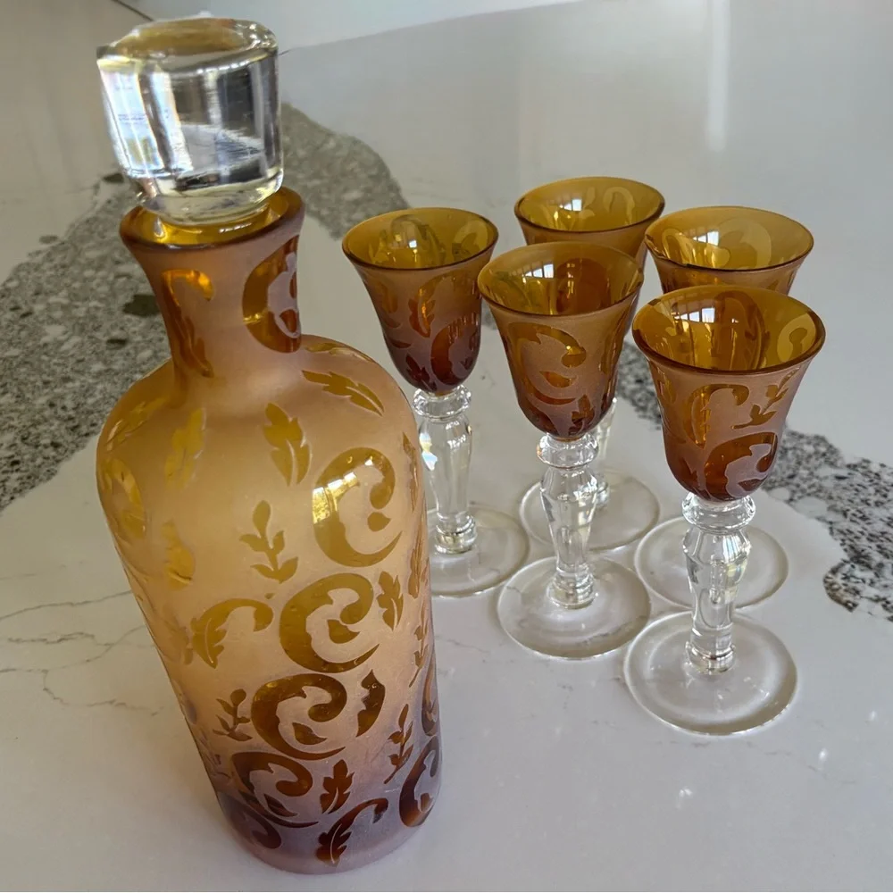 Amber Glass Decanter with Stopper and Set of 5 Cordial Glasses - Picture 5 of 5